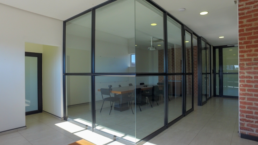 To Let commercial Property for Rent in Oos Einde North West